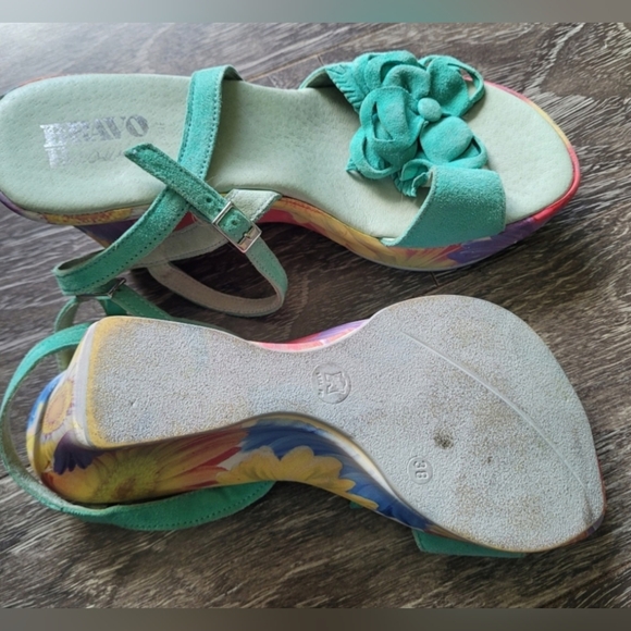 Bravo Browns suede leather wedge sandals in size 7. - Picture 4 of 4